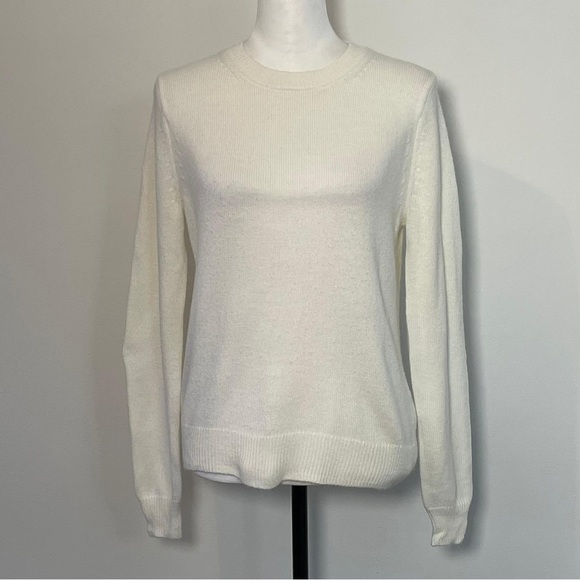 Banana Republic Cream Sweater - Picture 2 of 7